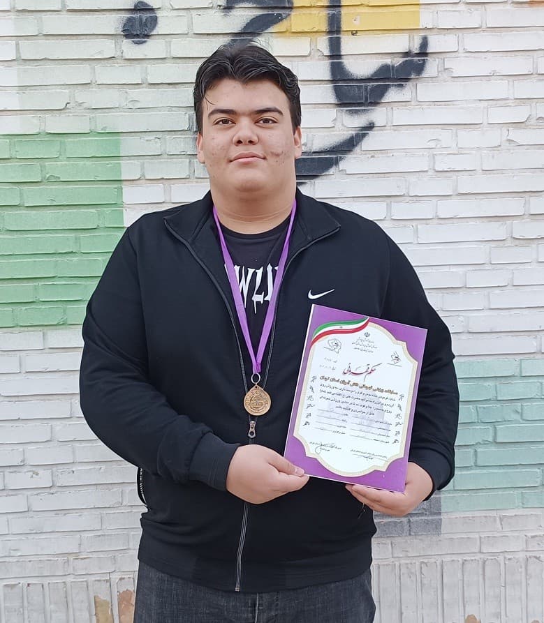 افتخارآفرینی دانش آموز پرهام ذکاءاسدی بعنوان بازیکن تیم هندبال ناحیه دو    