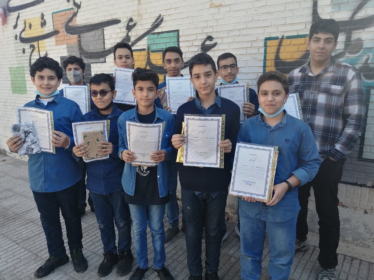 تجلیل از دانش آموزان اخلاق محور آبان و آذرماه 